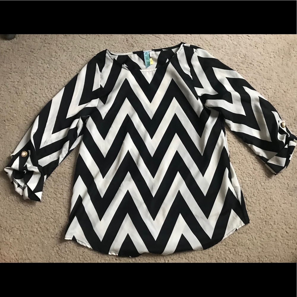 Chevron flowy black and white blouse